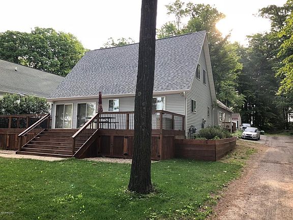 2nd image of 15204 Silver Beach Dr NE
