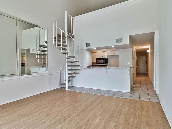 4th image of 12500 Melville Dr