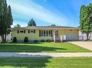445 Devonshire Dr, Waterloo, IA 50701