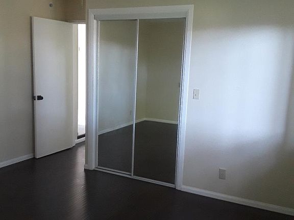 3rd image of 599 N Oakland Ave APT 2