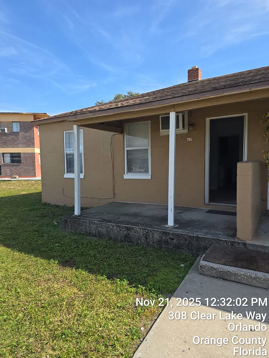 Building Photo - 305 Clear Lake Way #0