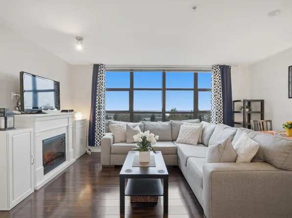 306 6th St #605, New Westminster, BC V3L 0C9