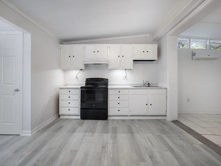 1131 Leesville St #D — Photo 7