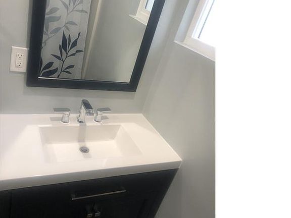 5th image of 840 W 62nd St