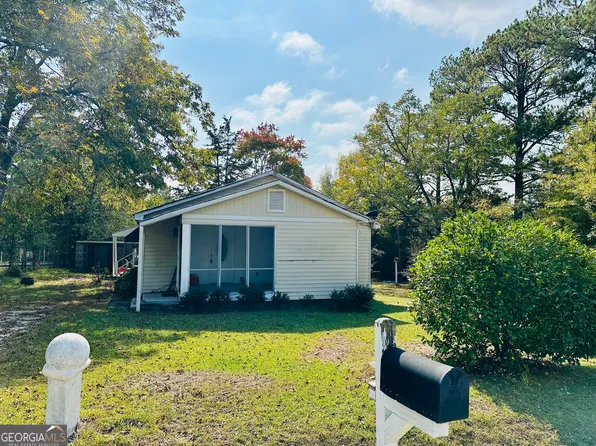 415 Walnut Dr SE, Social Circle, GA 30025