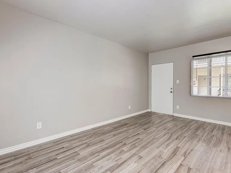 635 N 4th Ave — Photo 4