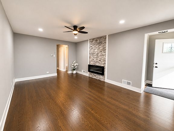 3rd image of 3836 W 85th St