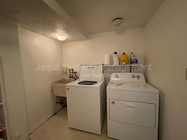 2591 Stratford Dr — Photo 16
