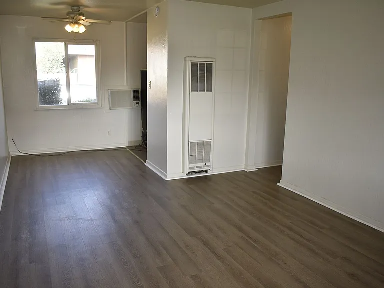 2011 Bell Ave #C — Photo 4
