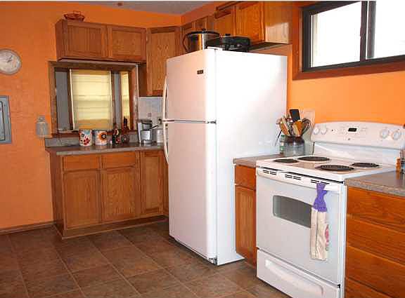 4th image of 2475 N Perry Ave