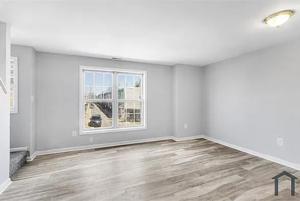 3 bed, 1275 sqft, $2,100 — Photo 1