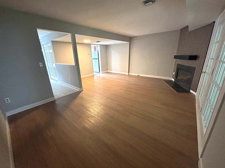 1414 Cambridge Ct — Photo 4