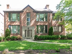 7535 Oxford Dr E, Saint Louis, MO