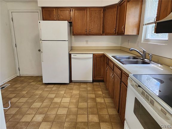 4th image of 8413 Fathom Dr