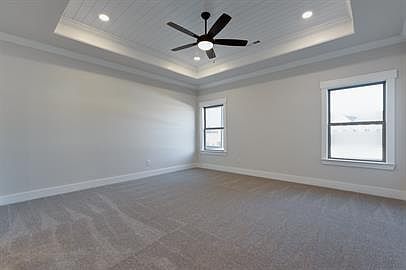 4th image of 111 Harvester Dr #1