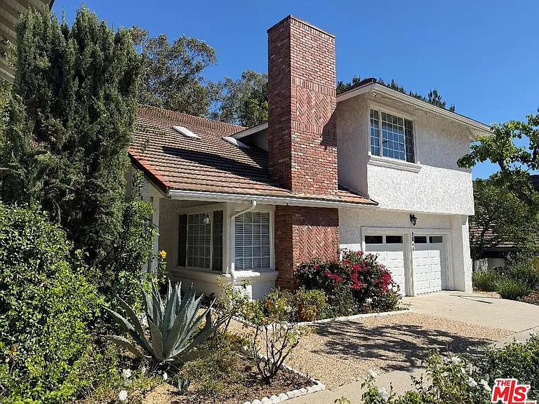 2846 Angelo Dr — Photo 1