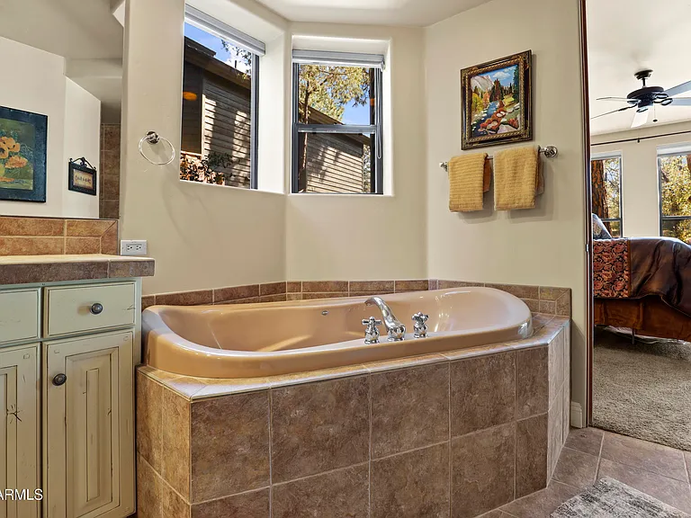 2609 E Pine Island Ln — Photo 32