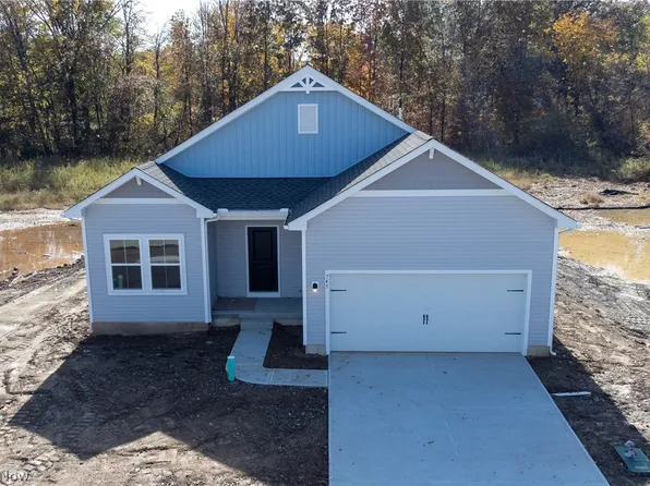 745 Hampshire Ct, Amherst, OH 44001