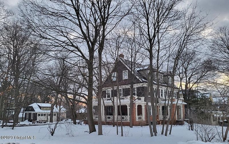 4th image of 1142 Avon Road