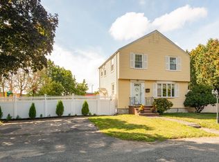 3 Farmland Rd, Saugus, MA 01906