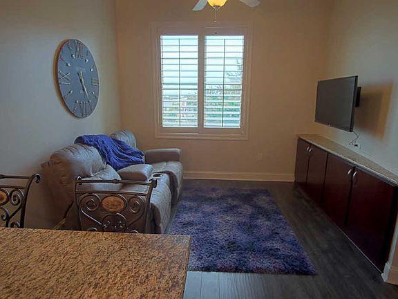 4th image of 804 N Thompson Ln Ste 2K