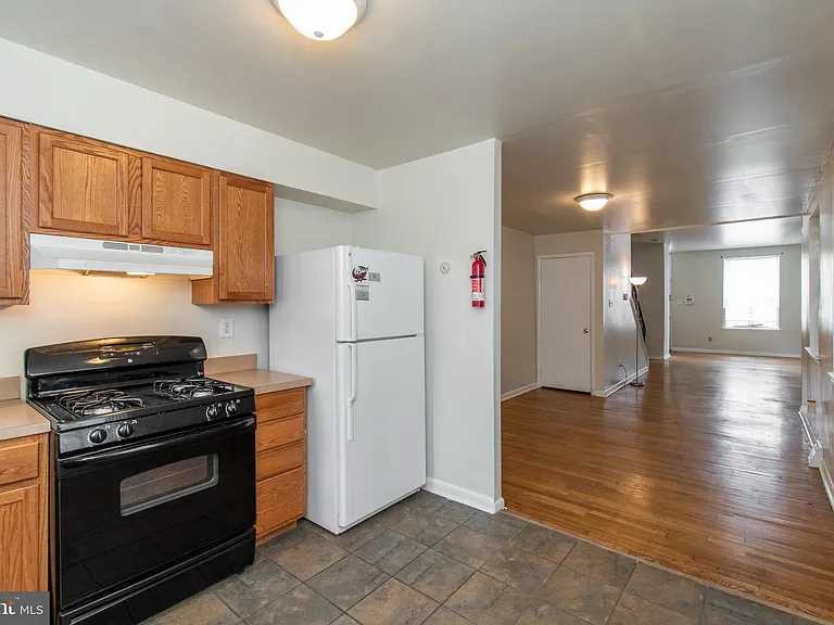 1635 Fontain St — Photo 14