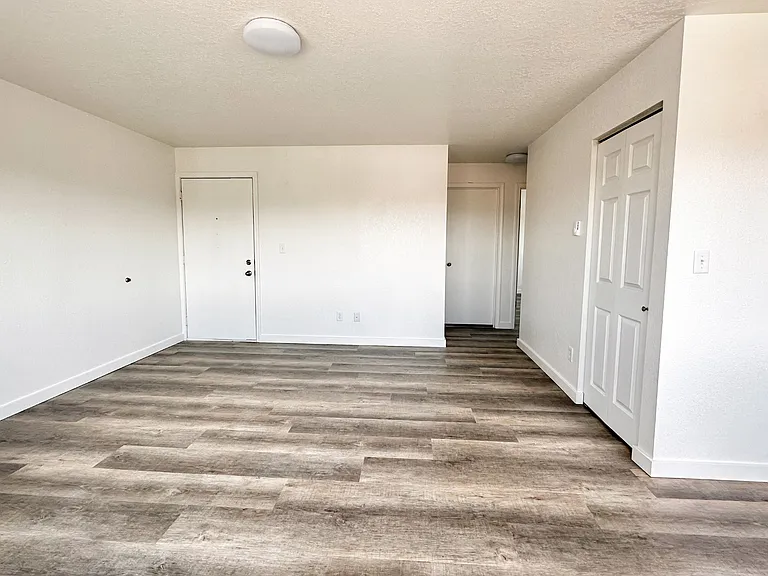 211-225 N Peterson Dr — Photo 25