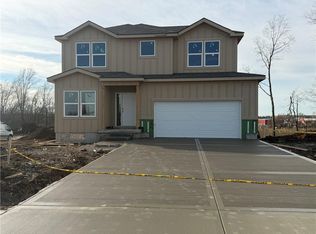 20786 Emerald St, Spring Hill, KS 66083