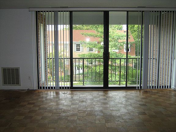 3rd image of 776-201 Quince Orchard Blvd