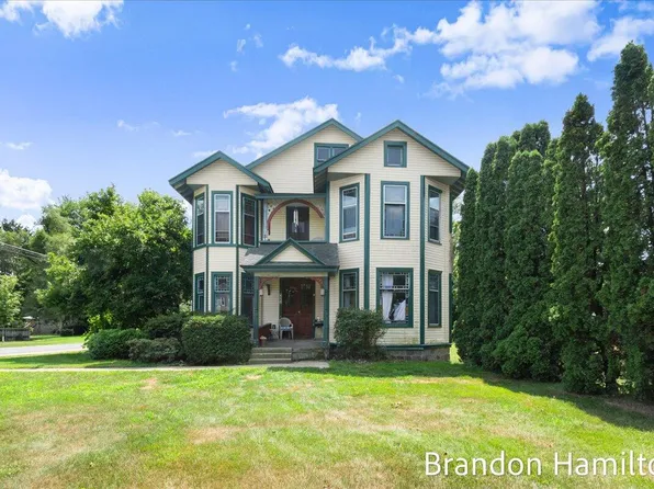 813 E Fairplains St, Greenville, MI 48838