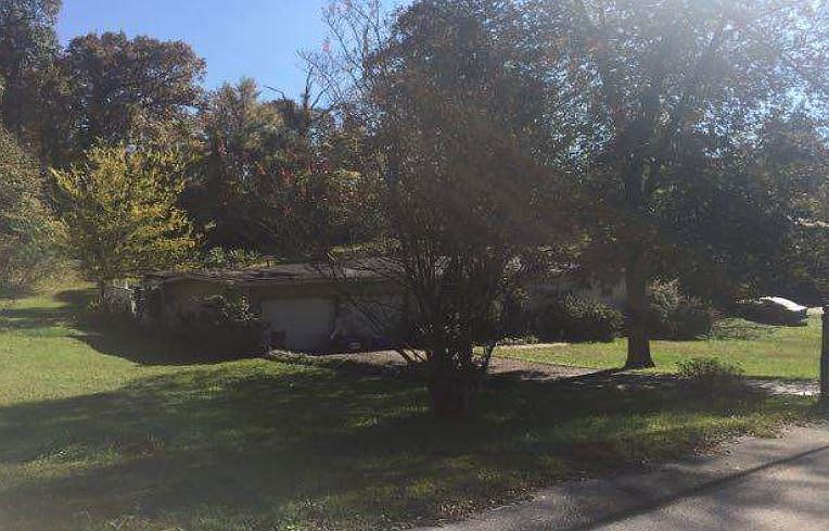 2nd image of 513 Park Ln