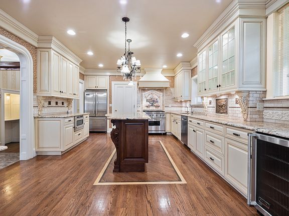 2nd image of 6746 S Jeffery Blvd #2