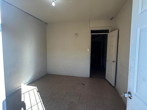 4th image of 1107 Delta Dr #B