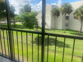 220 Lakeview Dr