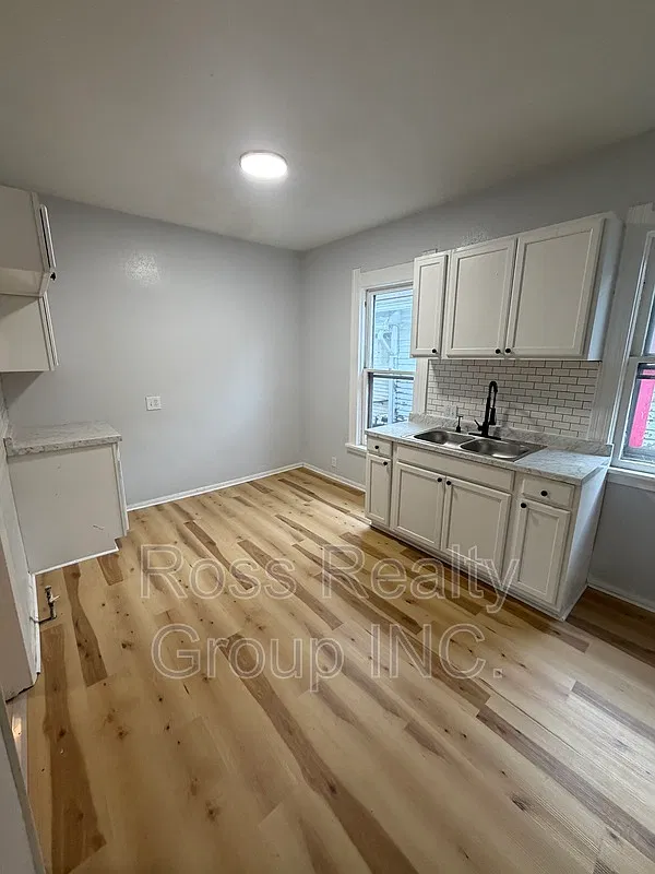 4 bed, 2.0 bath, 1301 sqft, $1,300 — Photo 1