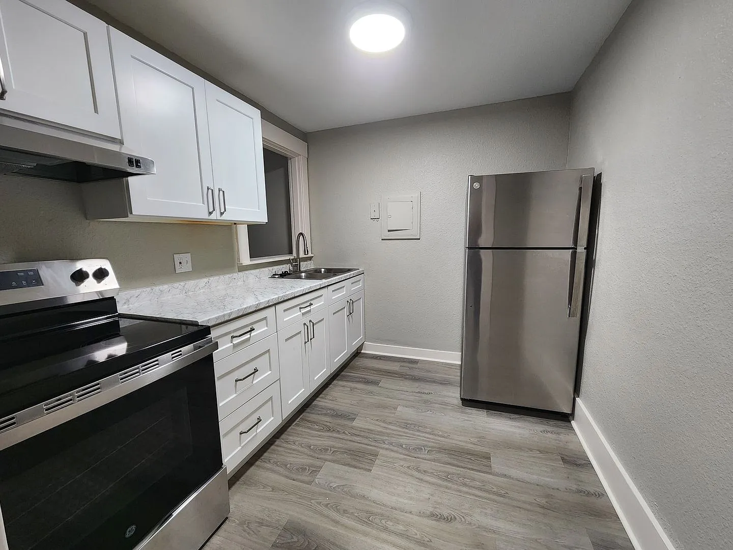 Florence Apartments — Photo 2
