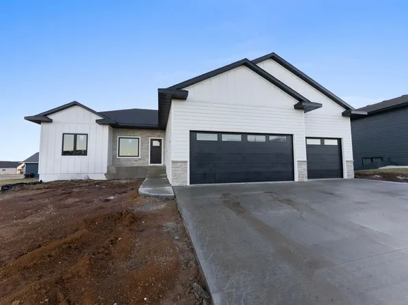 8417 E Spearfish Ct, Sioux Falls, SD 57110