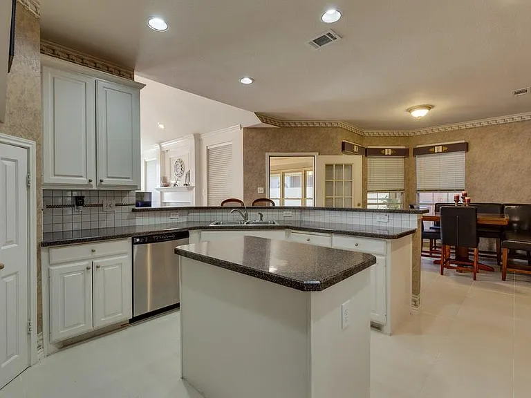 801 Steeps Ct — Photo 13