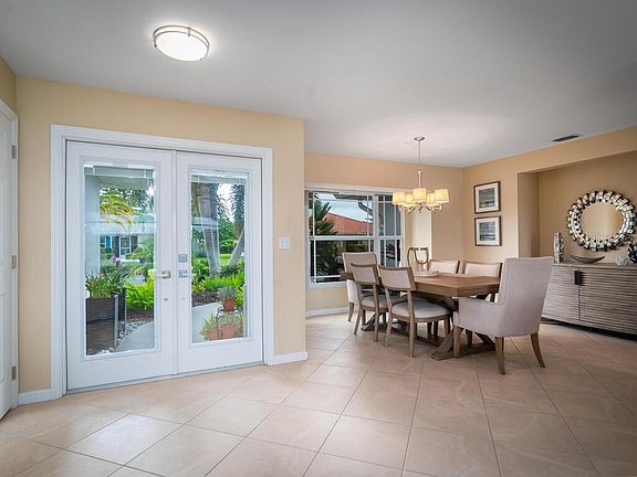 5th image of 905 Pinehurst Ln