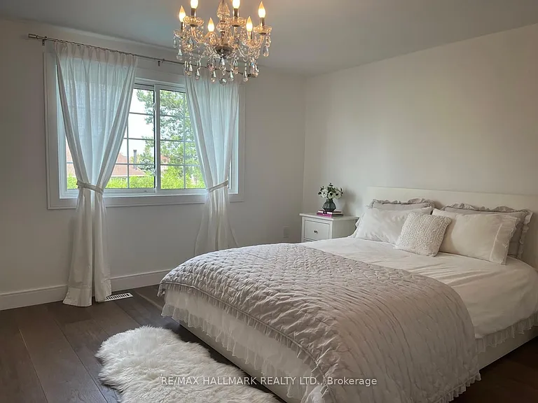 6089 Starfield Cres — Photo 24