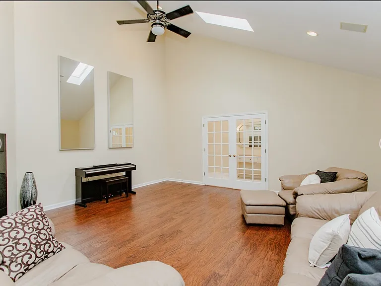 814 Dunhill Dr — Photo 5