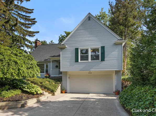 208 Lakewood Dr SE, East Grand Rapids, MI 49506
