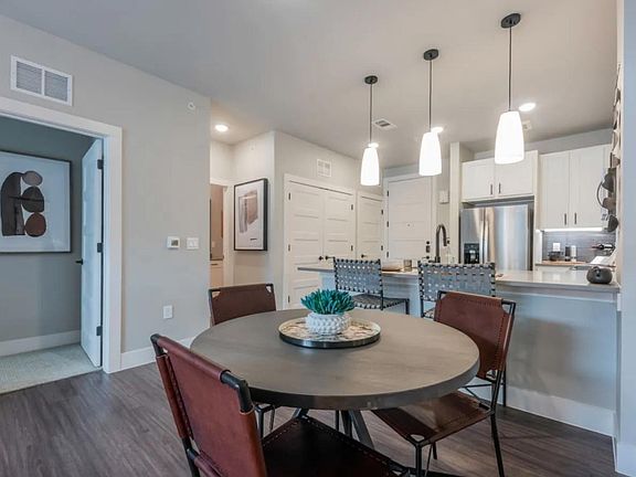5th image of 5001 Gonzales St #208
