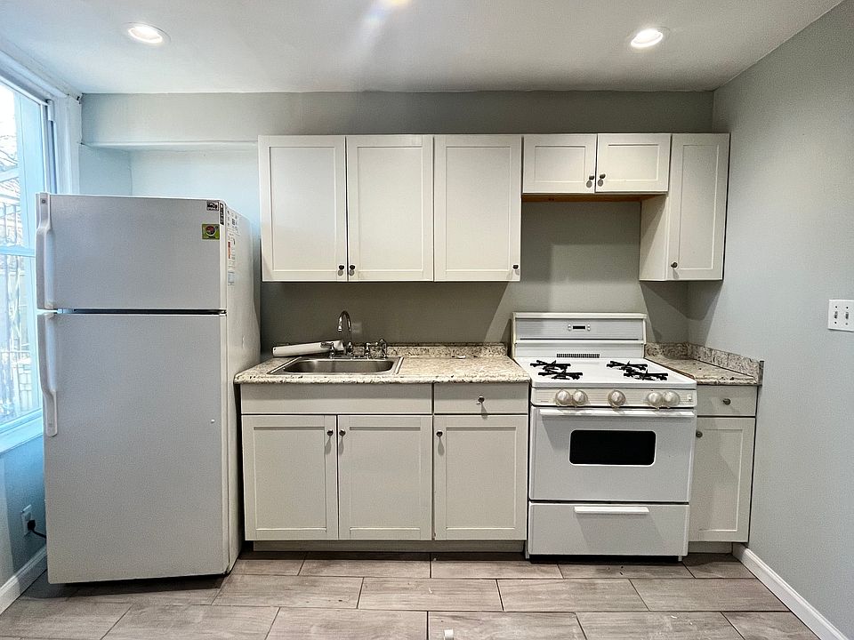 1st image of 44 Clerk St #3
