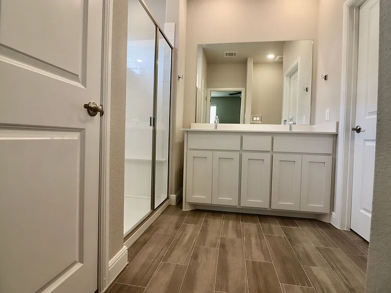 1120 Eastland Ln — Photo 10