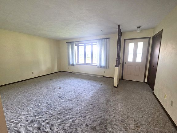 4th image of 904 Pleasant Ave