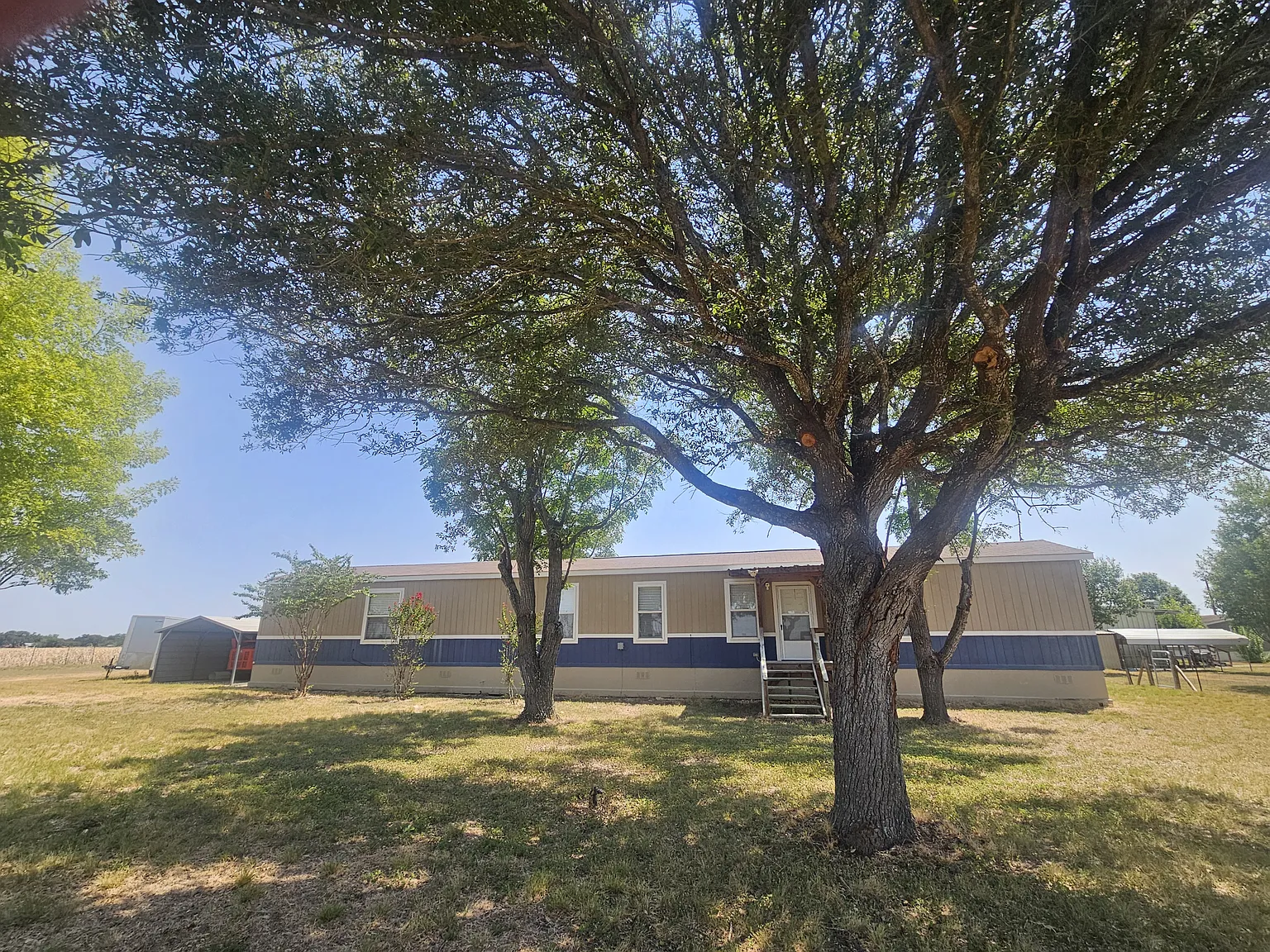 3 bed, 1240 sqft, $1,425 — Photo 2