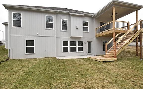2nd image of 2416 Windmill Cir