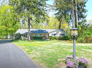 12 Pinoak Ct, Huntington Station, NY 11746