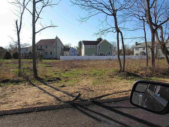 5th image of 11 Will Tremper Dr